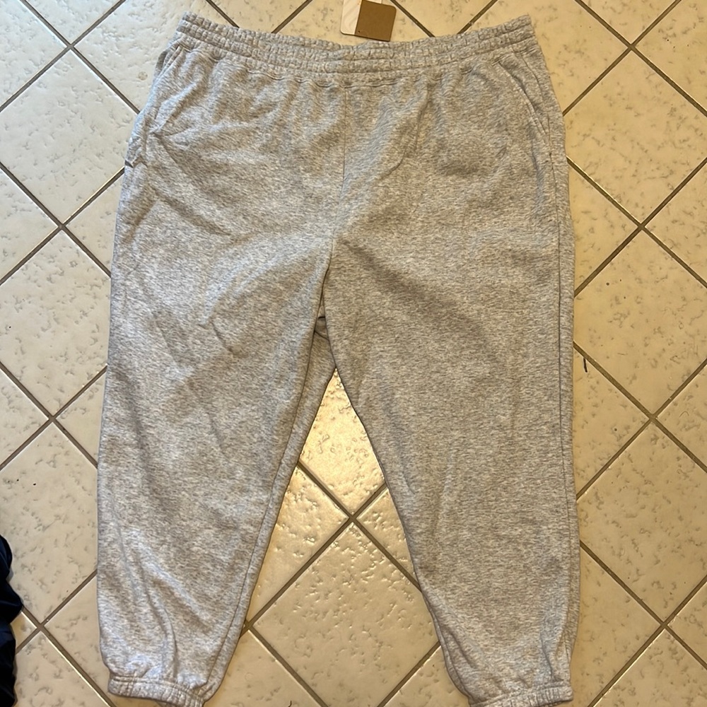 the softest grey gray sweatpants ever!! Tags on!
